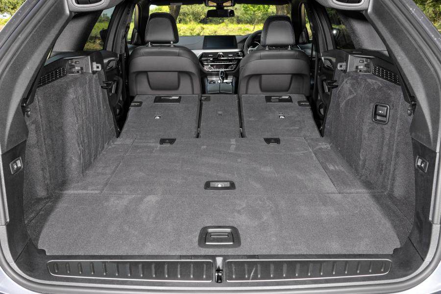 Багажник BMW 520d Touring M Sport 2017 года  (UK) (фото 18 из 32)